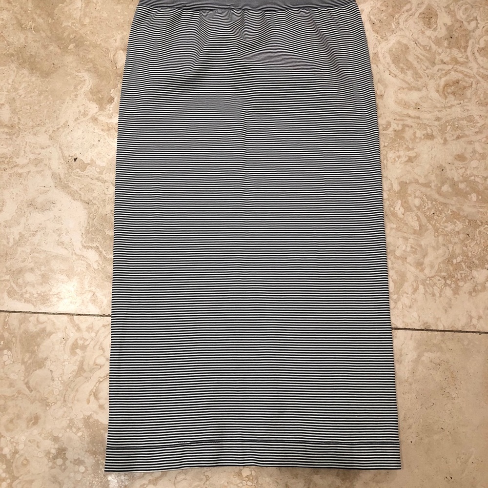 BCBGeneration pencil elastic skirt